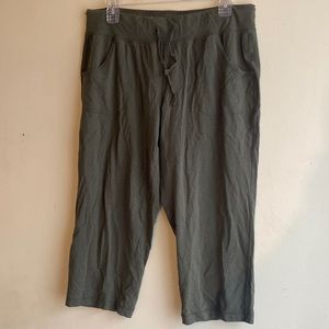 Athletic Works Green Capris size Large